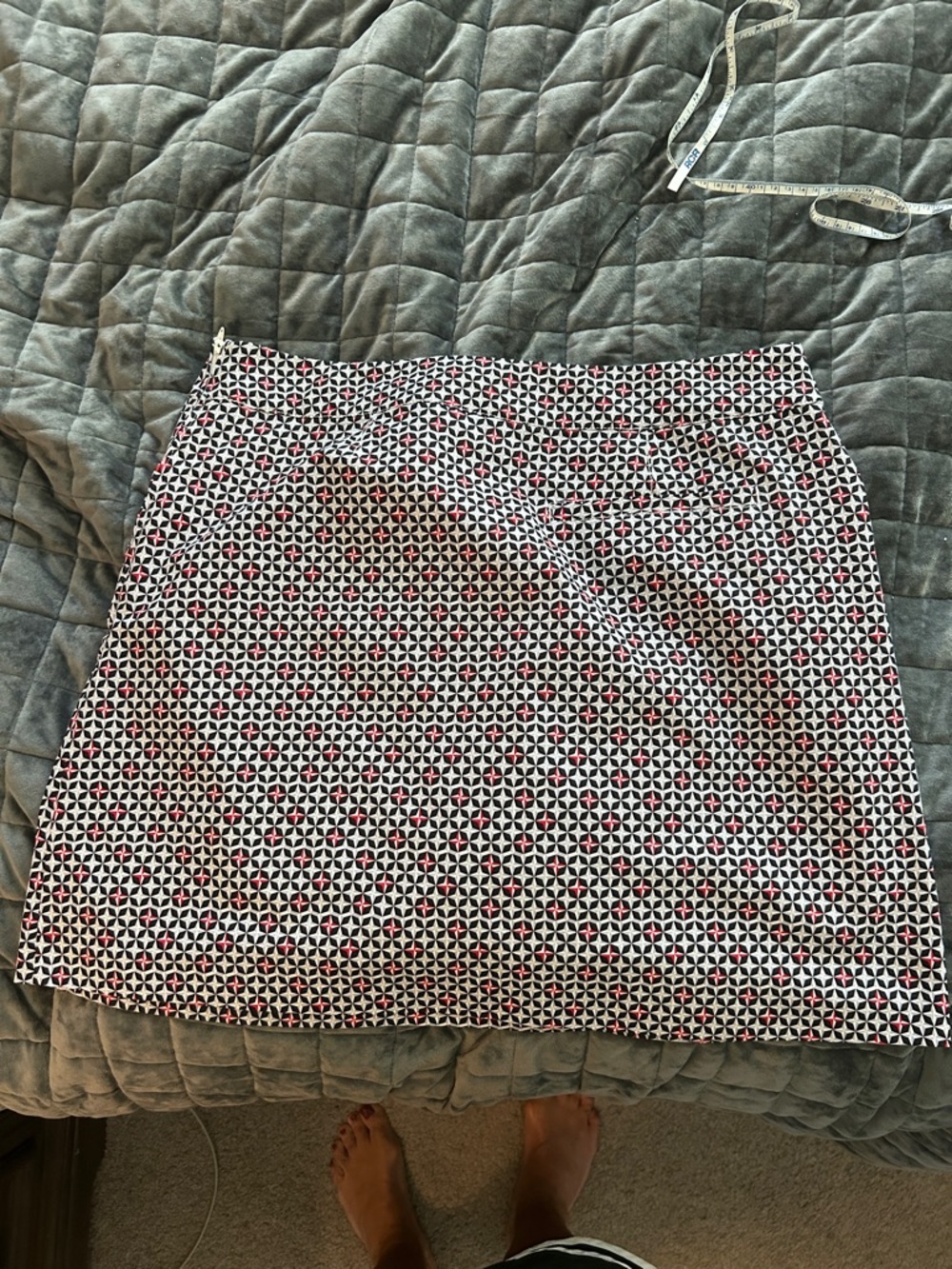 Cutter & Buck Black-and-White Geo Mini Skirt with Coral Trim - Picture 4 of 4